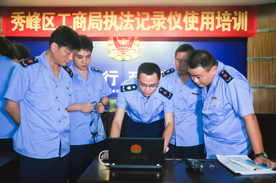 同事们都对"刘工程师"的巧思妙想和高超技艺赞叹不已图片