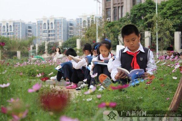 滨湖路小学山语城校区欧式校园四季美